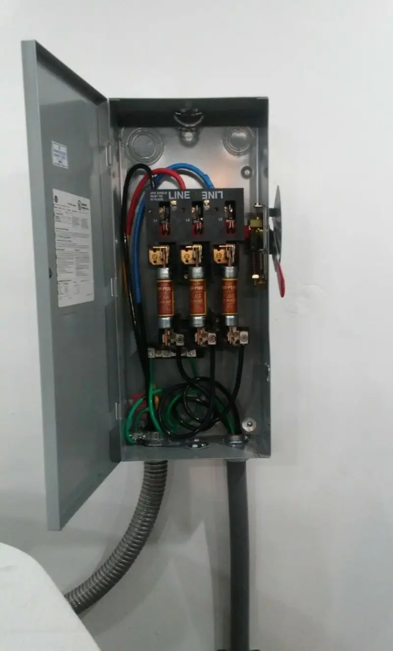 Three-phase disconnect switch installed for Electrical Wiring & Rewiring in Santa Teresa